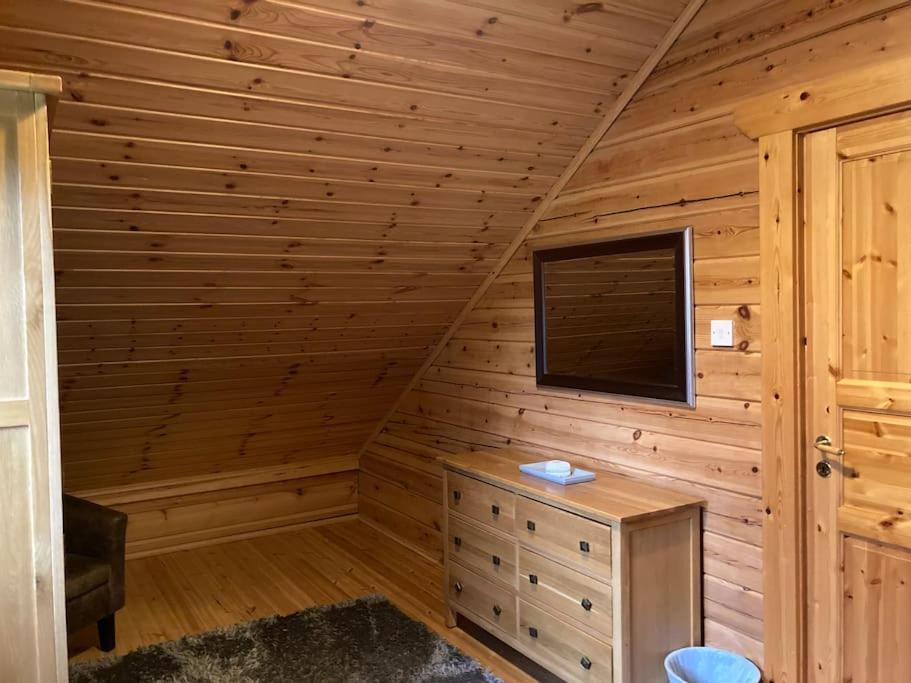 Red Squirrel Log Cabin With Hot Tub Keith Buitenkant foto